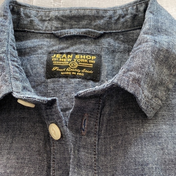 The Jean Shop New York denim short sleeve button down shirt. - Picture 5 of 12